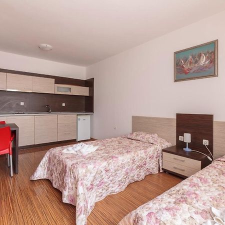 Guest Apartments Co Morenia Солнечный берег Экстерьер фото